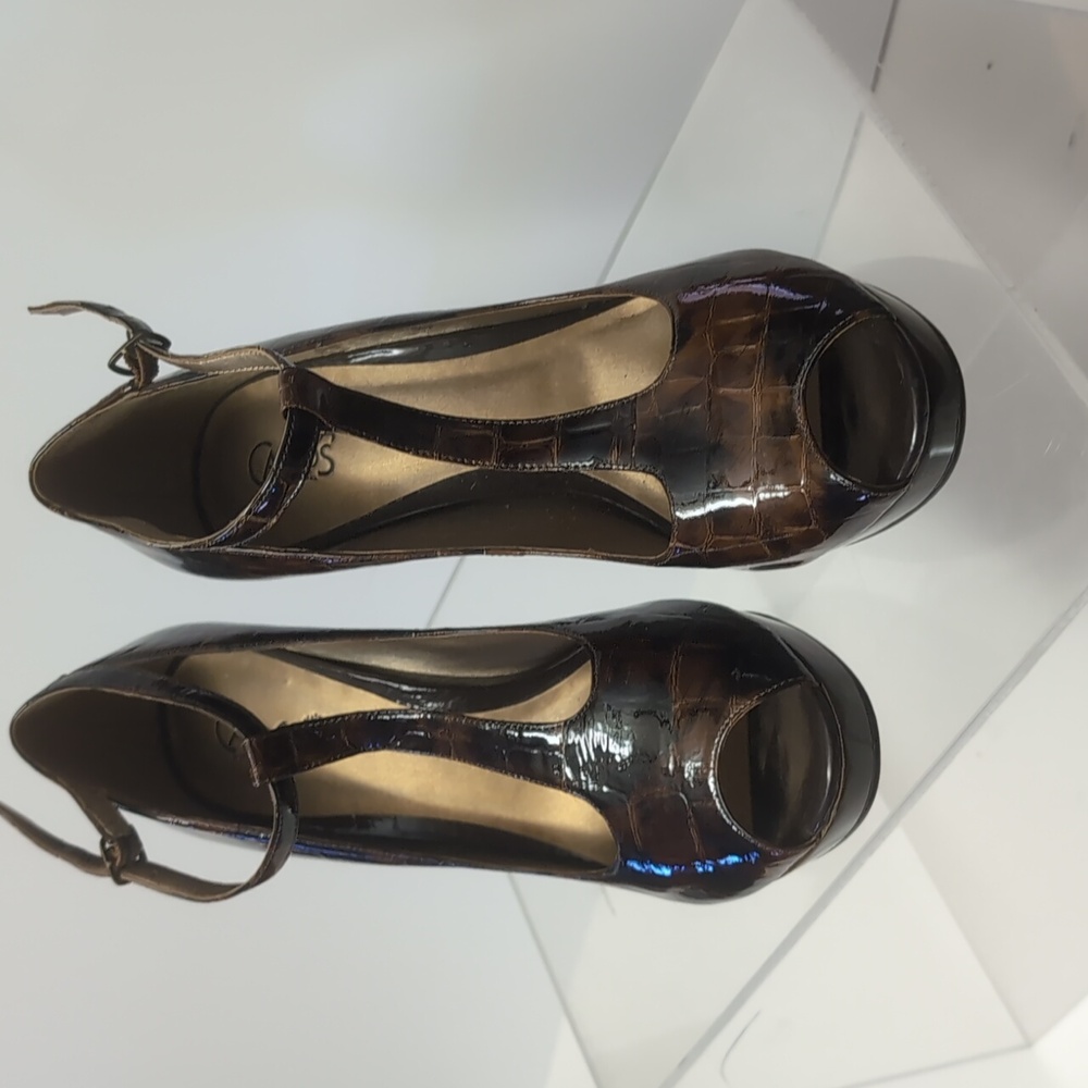 Carlos stilettos looks like  snake skin leather upper  8.5